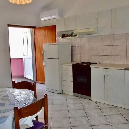 Beachfront House 5+3 *