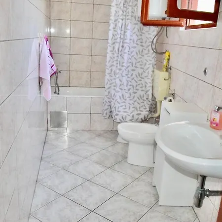 Holiday home Beachfront House 5+3 Kukljica