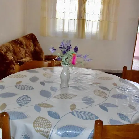 Beachfront House 5+3 * Kukljica