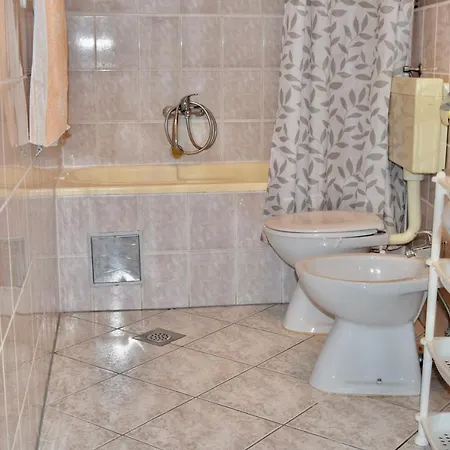 Beachfront House 5+3 * Kukljica