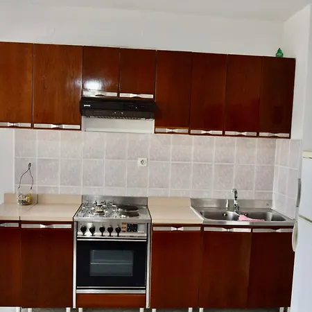 Beachfront House 5+3 * Kukljica